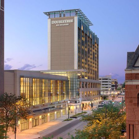 Doubletree By Hilton Hotel Cedar Rapids Convention Complex Exterior foto